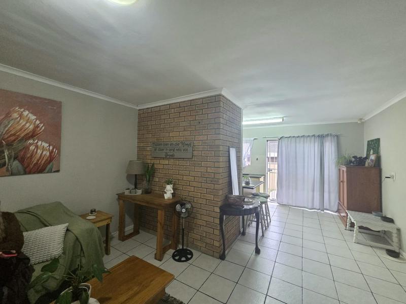 3 Bedroom Property for Sale in Oakglen Western Cape